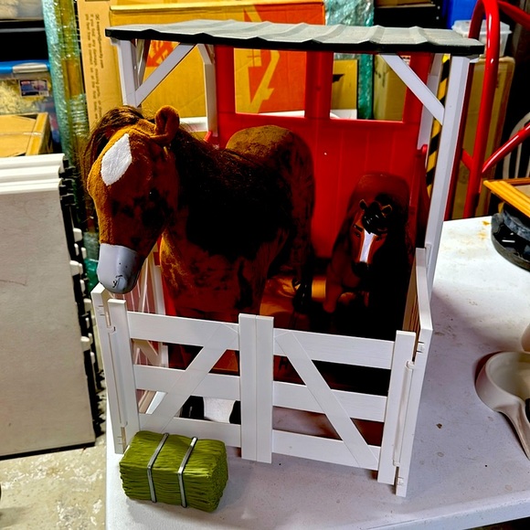 Barn and three horses, these are in good condition. - Picture 2 of 5